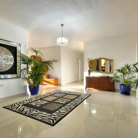 Phantasia Villa *